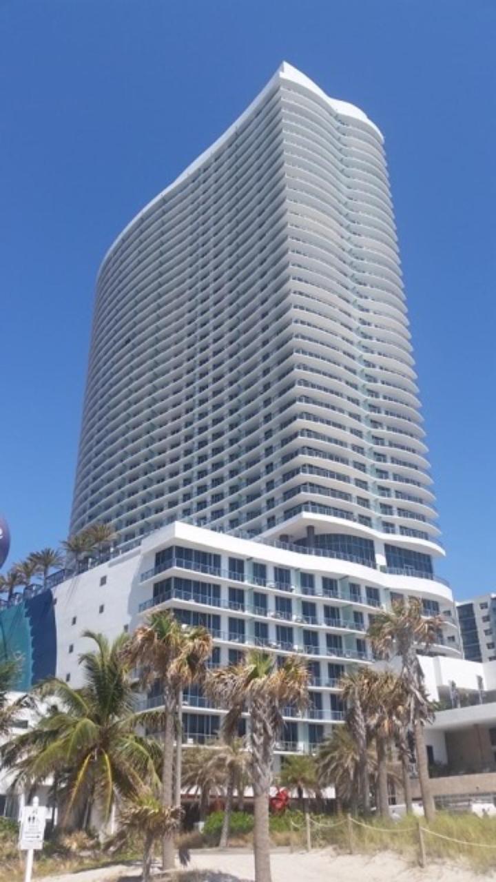 Contemporary Beach Resort Condos Dania Beach Exterior foto