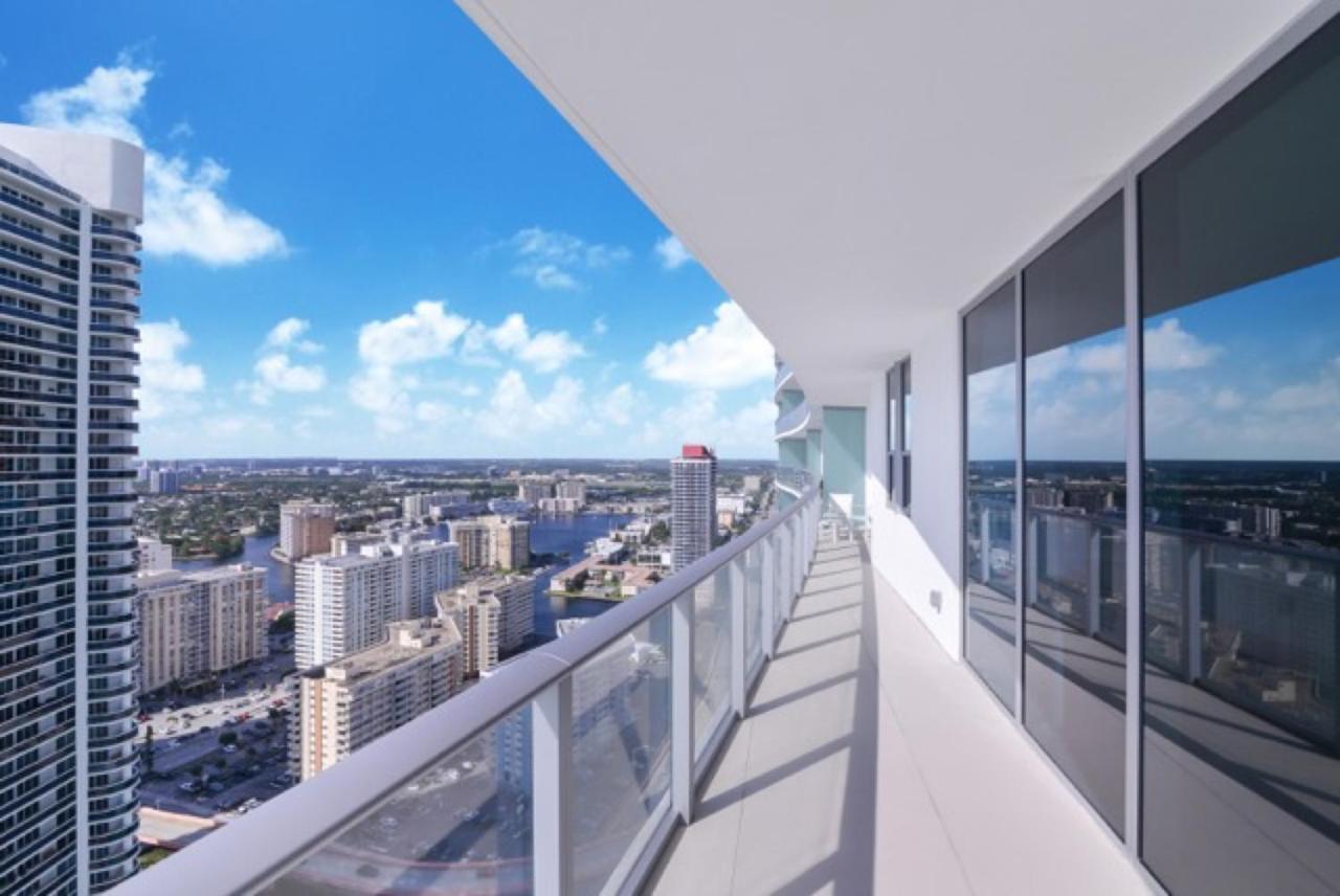 Contemporary Beach Resort Condos Dania Beach Exterior foto