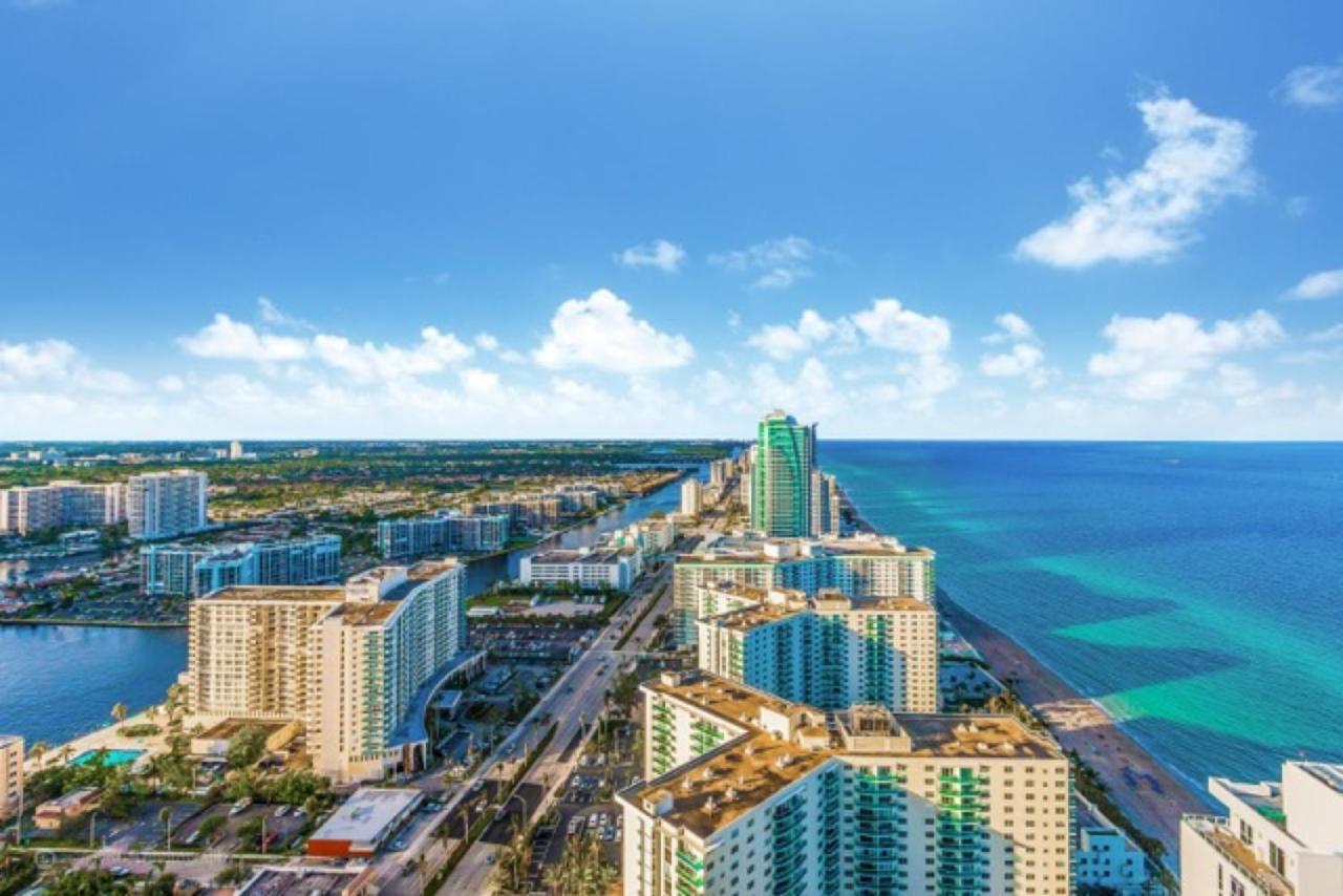 Contemporary Beach Resort Condos Dania Beach Exterior foto